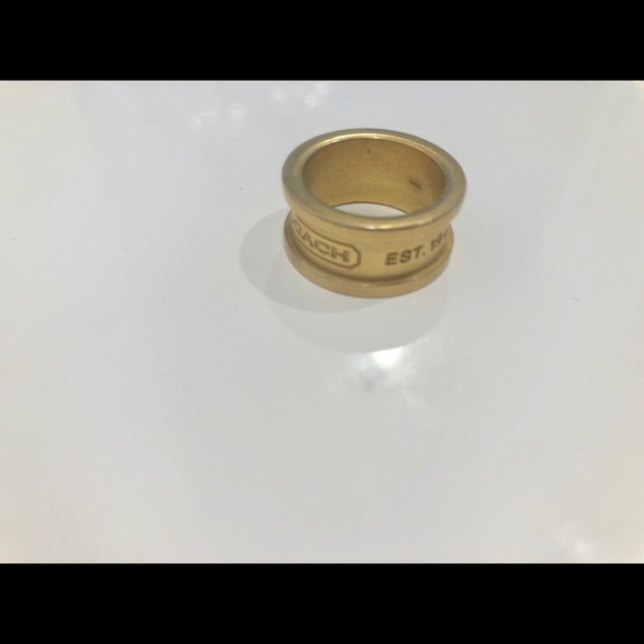 Gold coach  ring - Picture 2 of 4